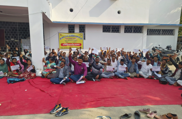 अनिश्चितकालीन हड़ताल पर गए आजीविका कर्मचारी, गतिविधियां ठप