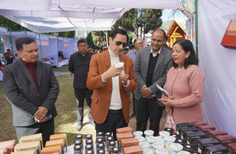 कुमाऊं कमिश्नर ने की विकास कार्यों की समीक्षा