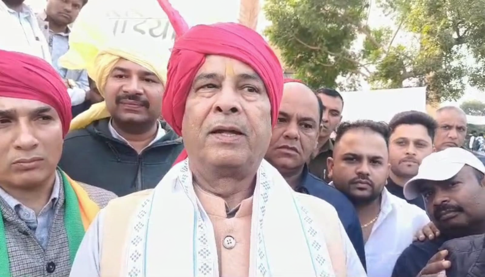 will-build-an-indoor-stadium-in-the-name-of-the-de