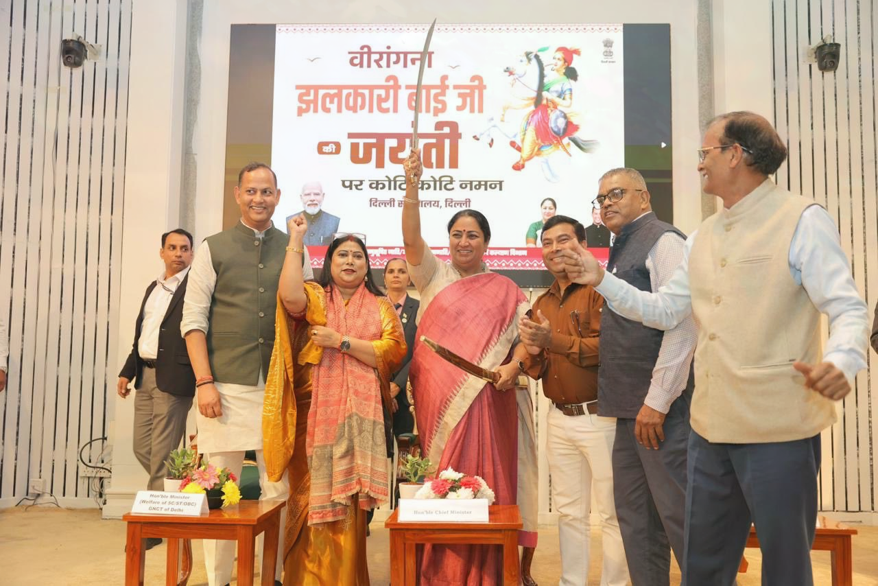 cm-paid-tribute-brave-woman-jhalkari-bai