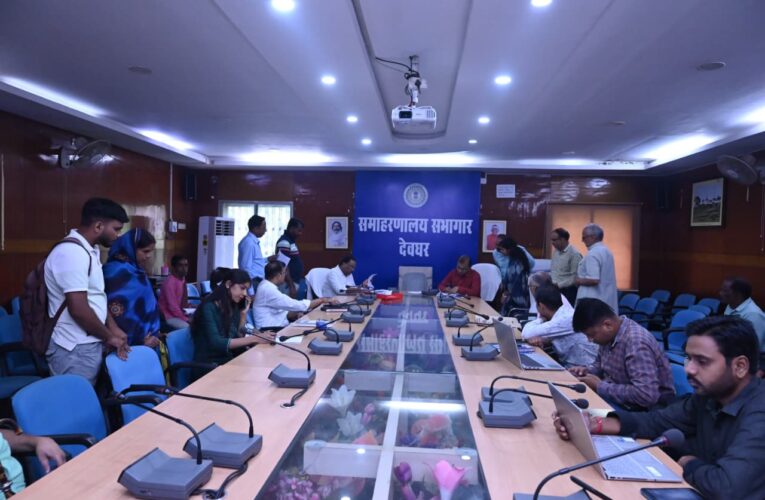 अपर समाहार्ता ने जनता दरबार में कई समस्याओं का मौके पर ही किया समाधान