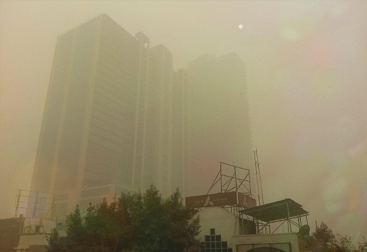 दिल्ली-एनसीआर में जहरीली हवा का संकट बरकरार