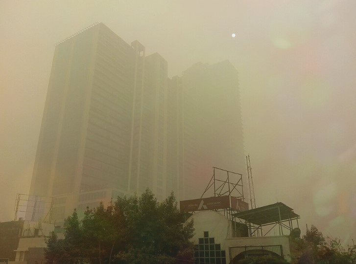 delhis-air-quality-remains-very-poor,-with-aqi-at