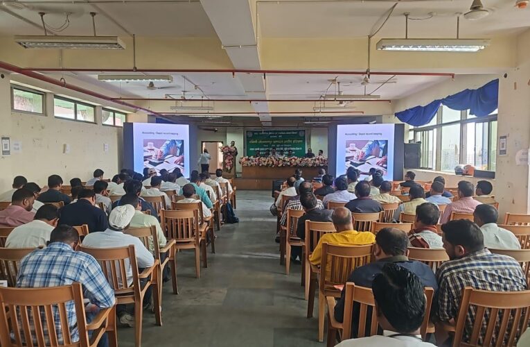 अ‍धिकारी और कर्मियों ने सीखा गोदामों में सुरक्षित भंडारण के गुर