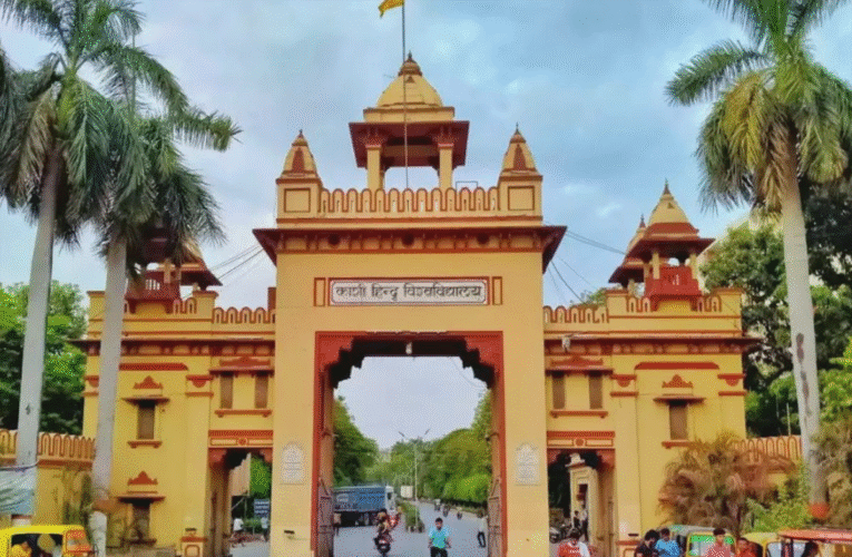 बीएचयू में भारत-जापान उच्च-स्तरीय शैक्षिक कॉन्क्लेव के समापन पर पुस्तक विमोचन