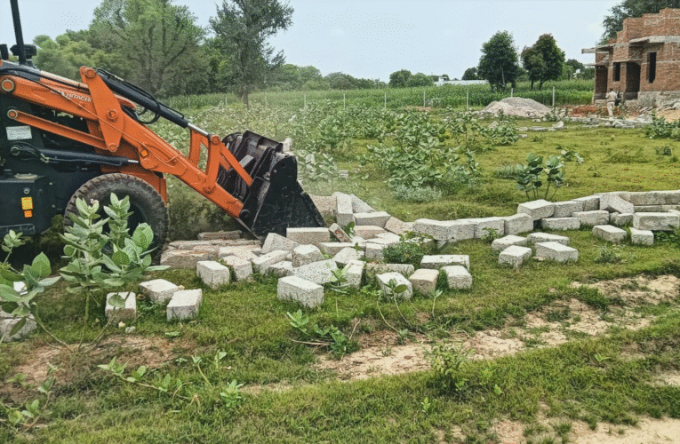 13 बीघा भूमि पर बसाई जा रही 3 अवैध कॉलोनियों को किया ध्वस्त