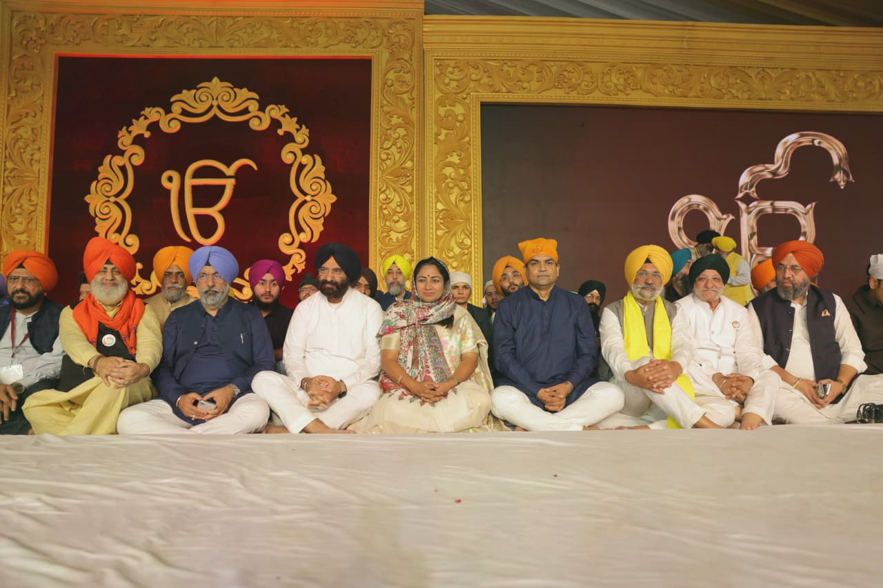 delhi-cm-8-dec-shukrana-golden-temple