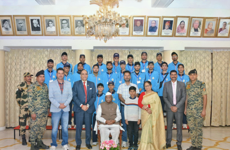 राज्यपाल बागडे से कश्मीर के 25 विद्यार्थियों ने की मुलाकात