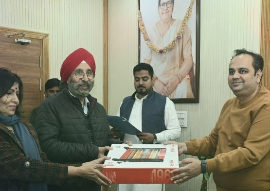 distributes-100-electric-heaters-rwas-vikaspuri