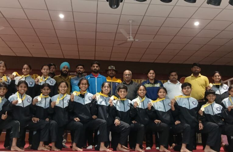 अंडर 19 गर्ल्स हॉकी की टीम ने राष्ट्रीय प्रतियोगिता के लिए किया प्रस्थान