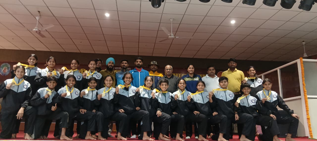 under-19-girls-hockey-team