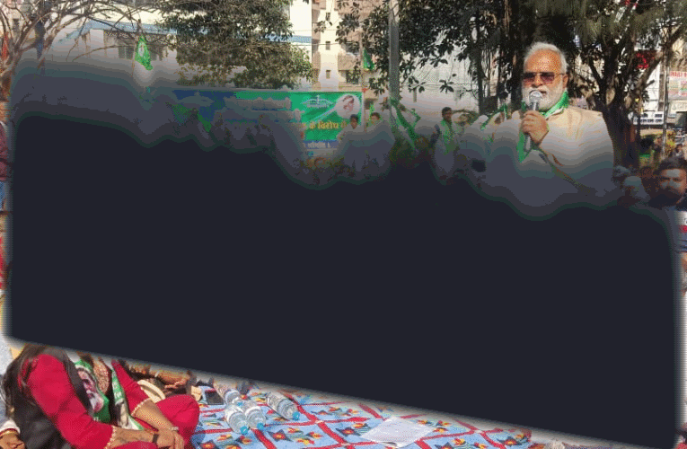 मनरेगा हटाकर वीबी जी राम जी बिल लाने के विरोध में झामुमो ने दिया धरना