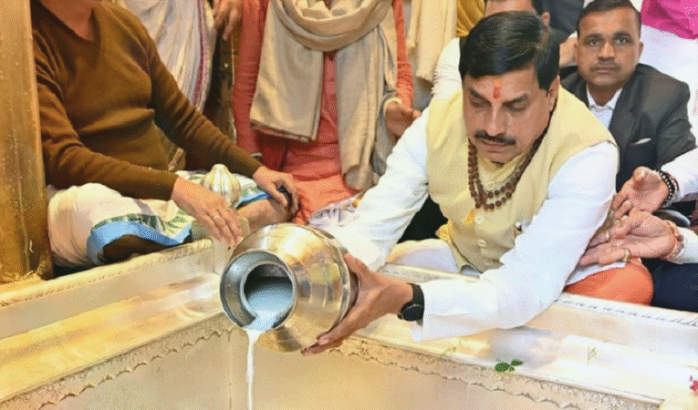 मप्र के मुख्यमंत्री डॉ. मोहन यादव ने काशी विश्वनाथ मंदिर में किए दर्शन