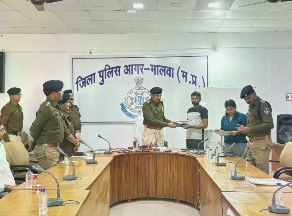 the-cyber-cell-traced-50-missing-mobile-phones-an