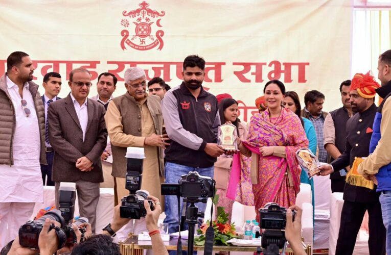 महिला उद्यमी सम्मेलन में उपमुख्यमंत्री दीया कुमारी ने महिलाओं को किया सम्मानित