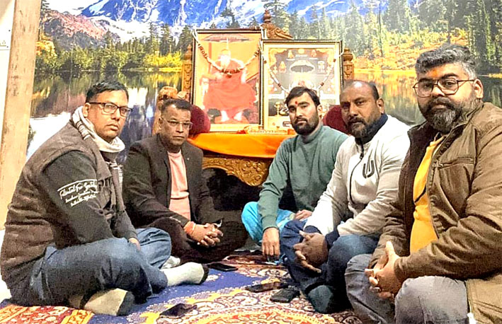 स्वामी अविमुक्तेश्वरानंद के आश्रम पहुंचकर कांग्रेसियों ने जताया रोष