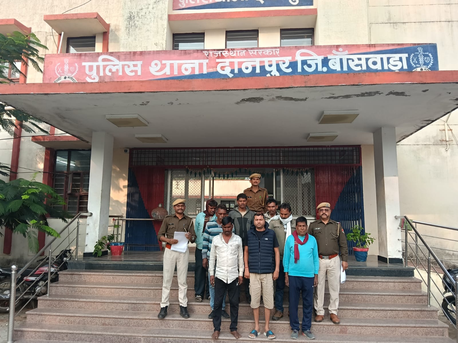 police-arrested-eight-gamblers