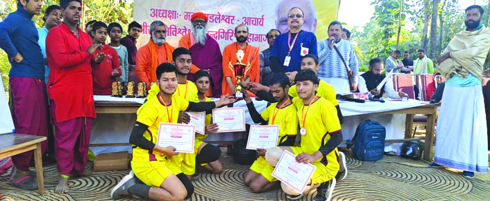 बॉलीवॉल प्रतियोगिता में श्री महेश्वरानंद सांग्वेद सस्कृत महाविद्यालय की टीम रही विजेता