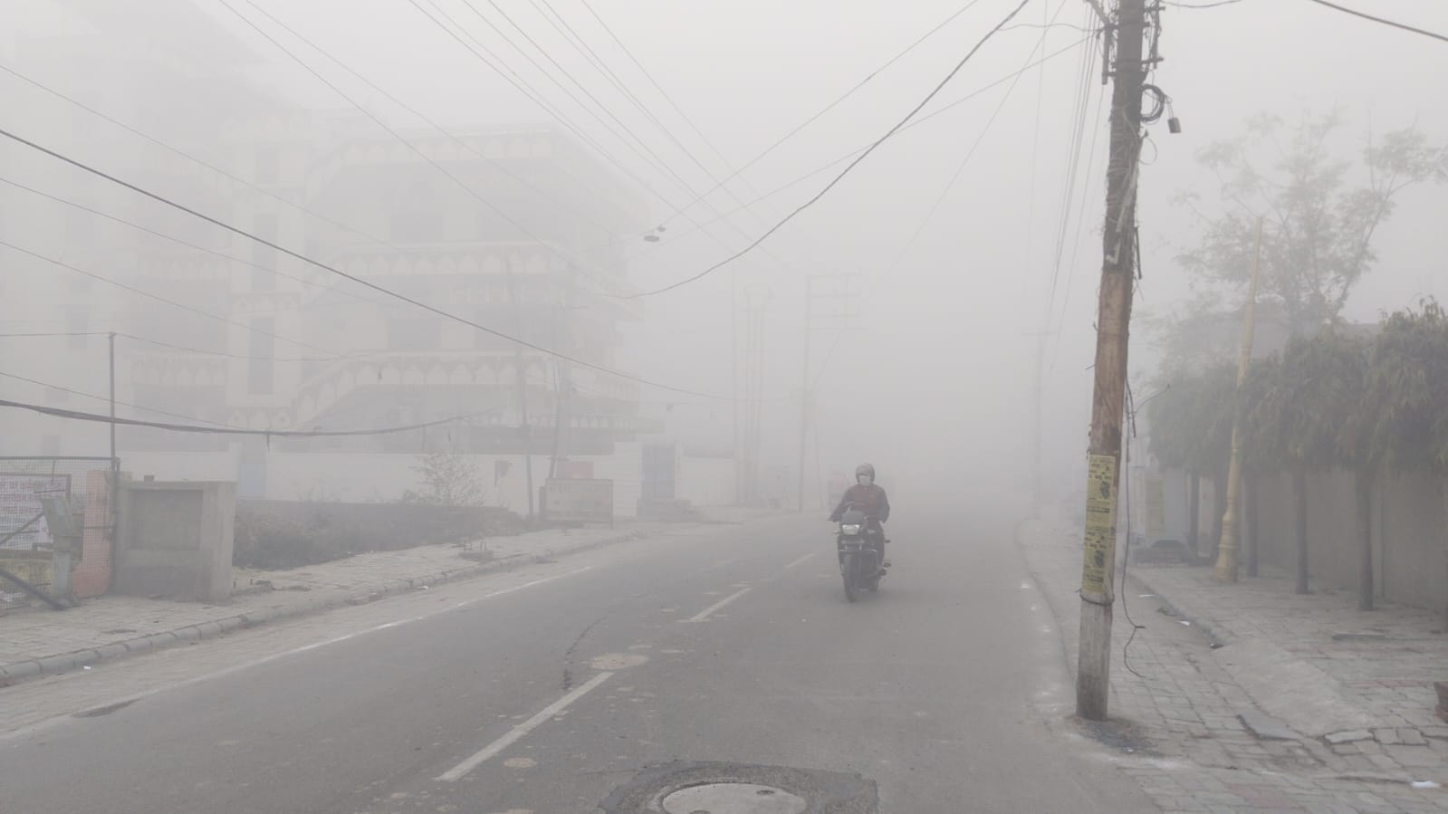 up-vns-weatherdense-fog-varanasi
