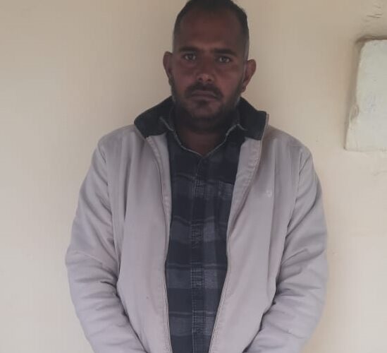 ग्राम सेवा सहकारी समिति का सहायक व्यवस्थापक तीस हजार रुपये की रिश्वत लेते गिरफ्तार