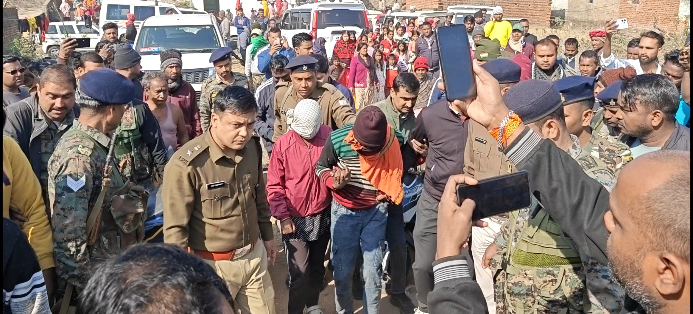jh-ansh-and-anshika-were-sleeping-on-a-straw