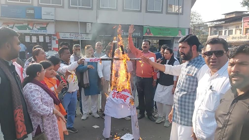 bjp-mahila-morcha-burnt