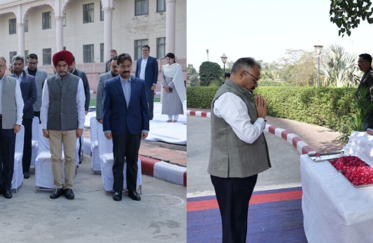 पुलिस मुख्यालय में राष्ट्रपिता महात्मा गांधी की पुण्यतिथि पर श्रद्धांजलि अर्पित