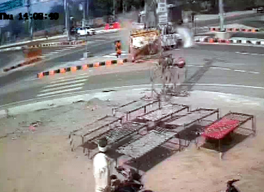 trailer-hits-pickup-one-dead-cctv-video-captures-e