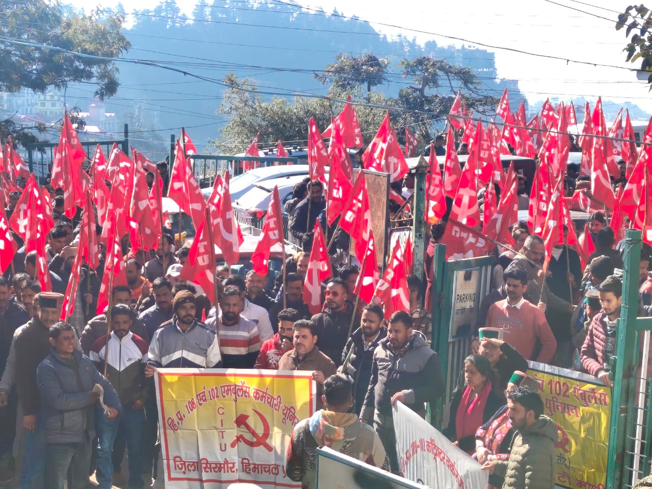 protest-ambulance-employees