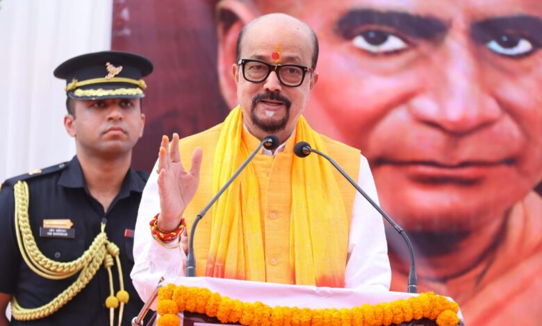 governor-in-gurukul-ashram-raigarh