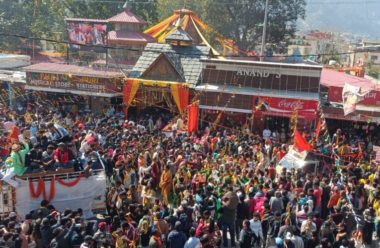 उत्तरकाशी में निकली शिव बारात, दिखी संस्कृति की झलक