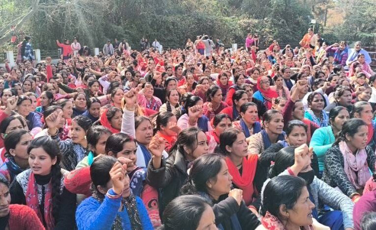 मुख्यालय में गरजा आंगनबाड़ी संगठन