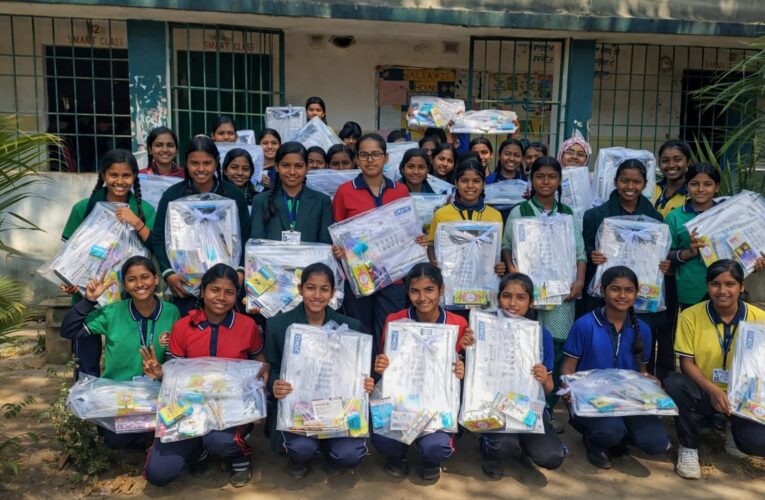 गर्ल्स स्कूल में बीएफसीएल प्लांट ने ड्रॉइंग किट का किया वितरण