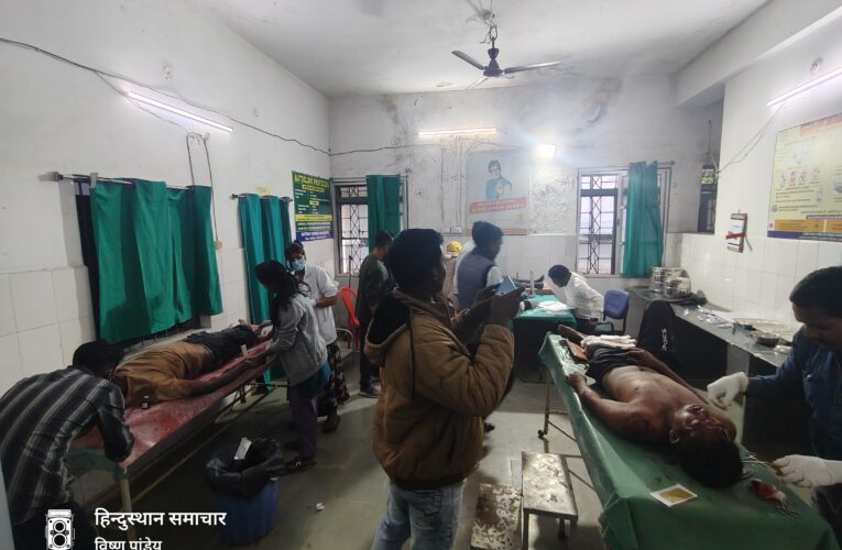 बलरामपुर : मड़ुआ नाल के पास टेंपो-माेटरसाइकिल की आमने-सामने टक्कर, तीन गंभीर रूप से घायल