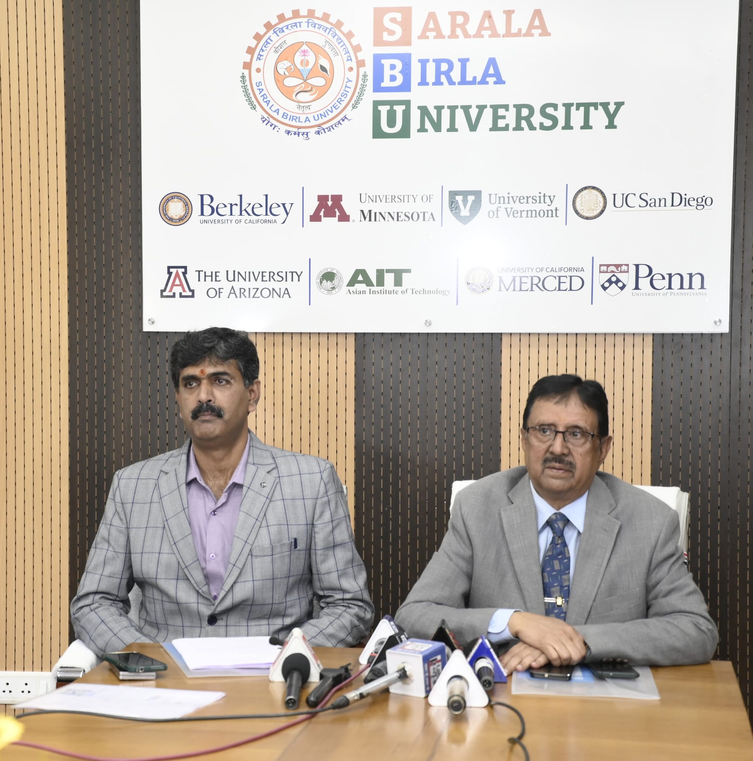 jh-sbu-convocation-chief-guest-governor