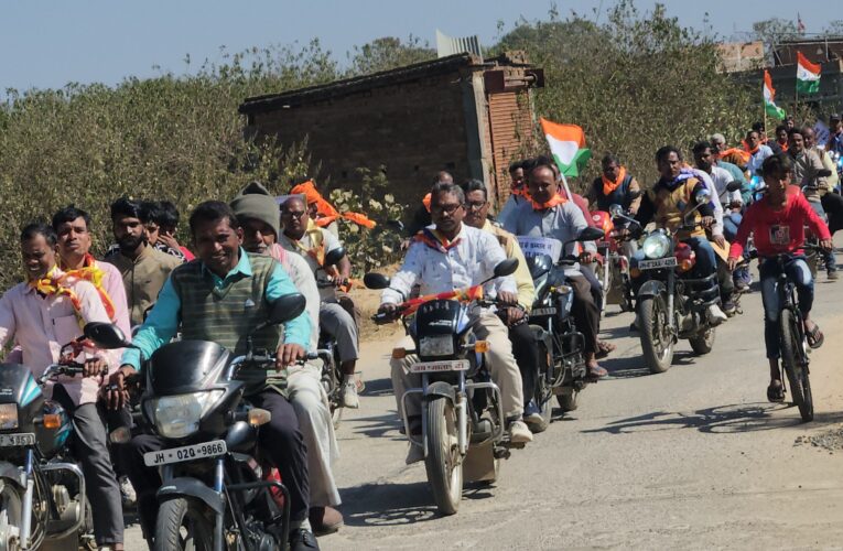 यूजीसी के समर्थन में मोटरसाइकिल रैली