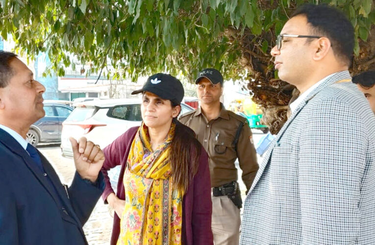 मेलाधिकारी ने कुंभ मेला को लेकर रेलवे स्टेशन की व्यवस्थाओं का लिया जायजा