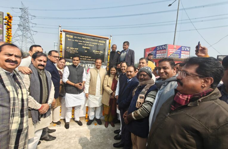 नोएडा में करोड़ों की लागत से बनेगा स्काईवॉक, सांसद व विधायक ने किया शिलान्यास