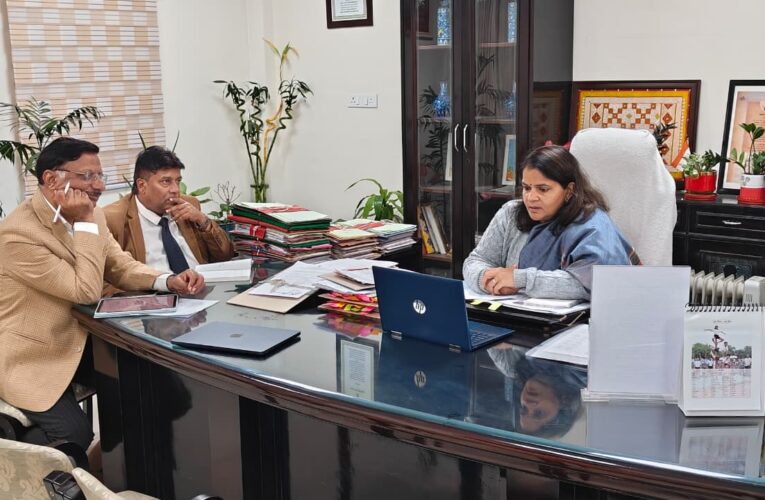 प्रमुख सचिव एवं राज्य स्तरीय अधिकारियों ने लिया स्वास्थ्य सेवाओं का जायजा