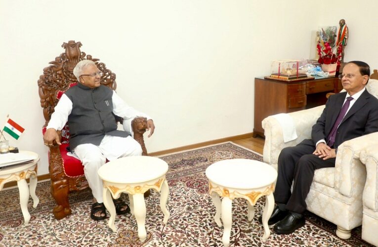 प्रधानमंत्री के प्रमुख सचिव डॉ. पीके मिश्रा ने मप्र के राज्यपाल मंगुभाई पटेल से की सौजन्य भेंट