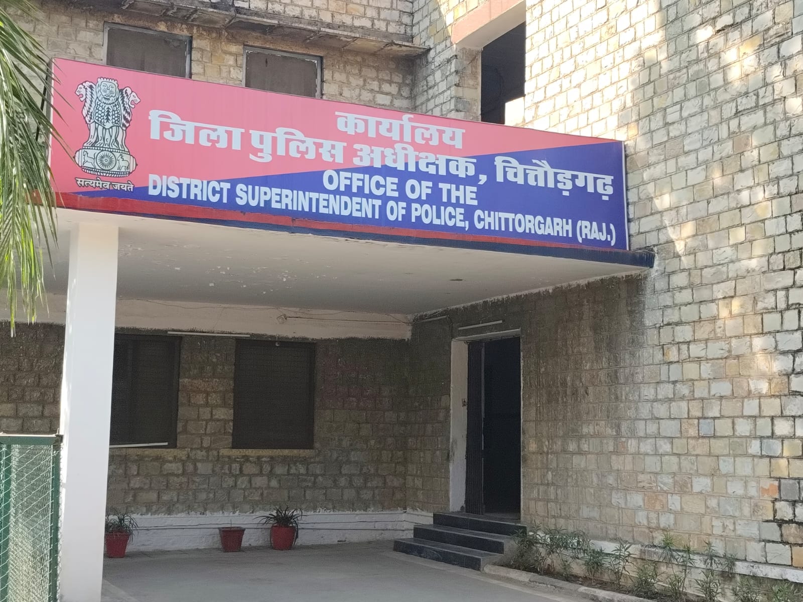 criminal-caught-with-cash