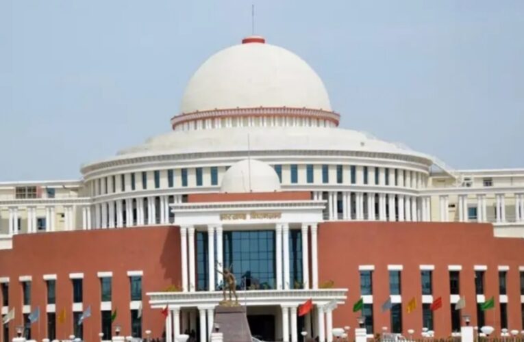 झारखंड विधानसभा सत्र : वित्त मंत्री राधाकृष्ण किशोर ने पेश किया 6450 करोड़ का तृतीय अनुपूरक बजट