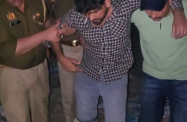 पत्नी- बच्चों के सामने दिनदहाड़े हुई कारोबारी की हत्या के मामले में तीन बदमाश गिरफ्तार, एक के पैर में लगी गोली