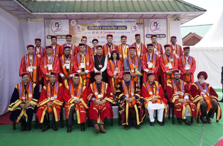 सीयू दीक्षांत समारोह : उप राष्ट्रपति के हाथों स्वर्ण पदक हासिल कर चहके होनहार