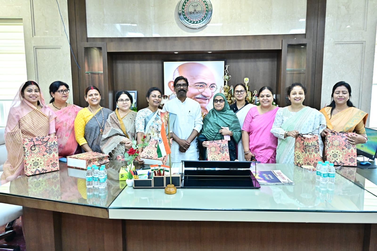 jh-women-mla-meet-cm-soren-wished-womens-day