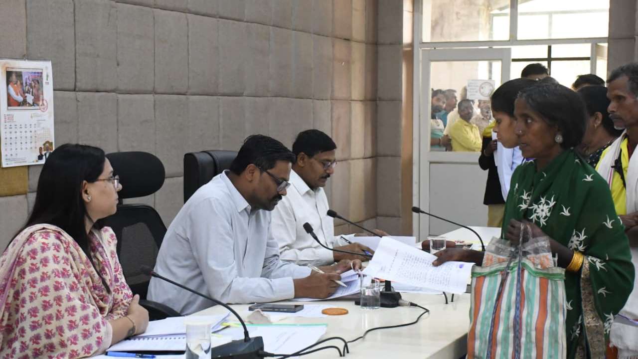 collector-jandarshan-balrampur