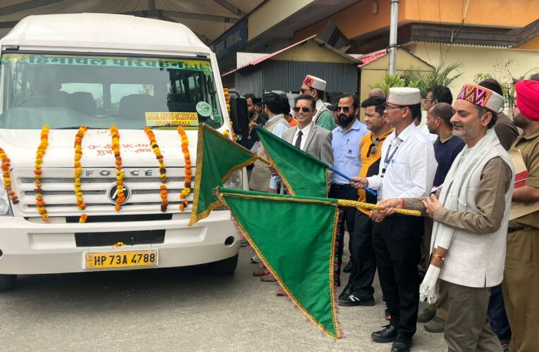 गगल एयरपोर्ट से पर्यटकों को धर्मशाला-मैक्लोडगंज पंहुचाएगी एचआरटीसी की टेंपो ट्रैवलर