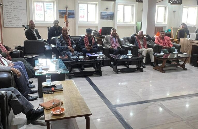 नेपाल : मतदान के दौरान सुरक्षा व्यवस्था का जायजा लेने के लिए गृहमंत्री केंद्रीय कंट्रोल रूम में