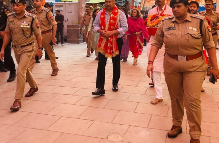 नवरात्र में विंध्यधाम पहुंचे यूपी डीजीपी, मां के दर्शन के बाद गौ तस्करी पर कसा शिकंजा