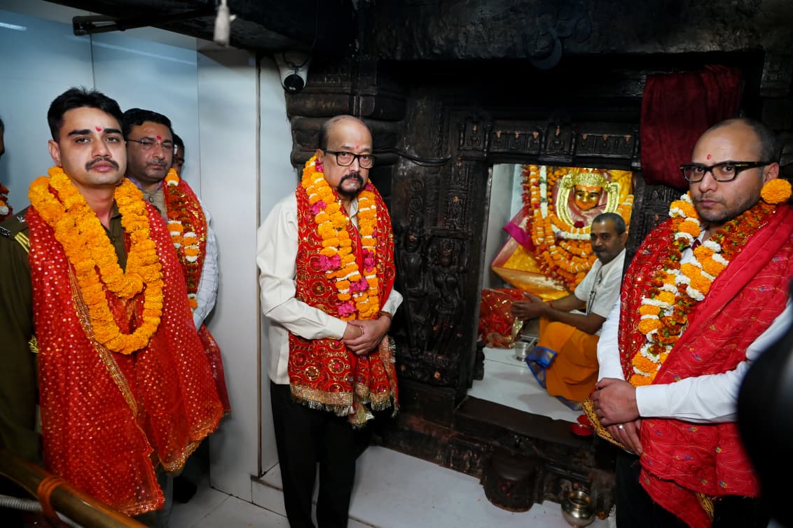 governor-maa-mahamaya-darshan-ratanpur